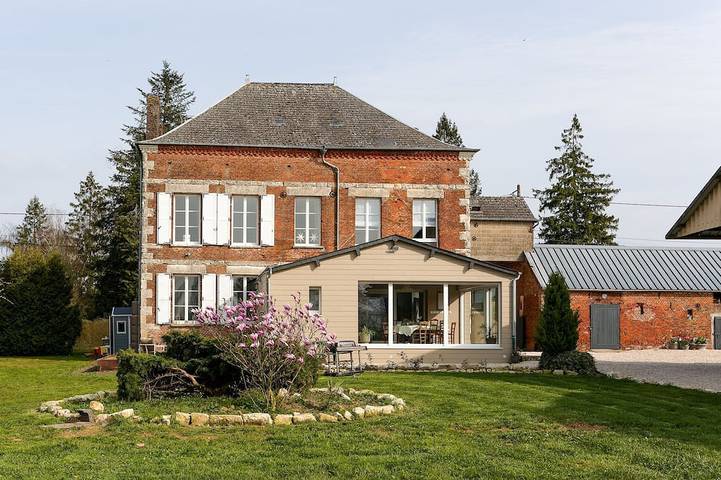 Location de vacances pour 12 personnes, avec jardin dans Vigneux Hocquet