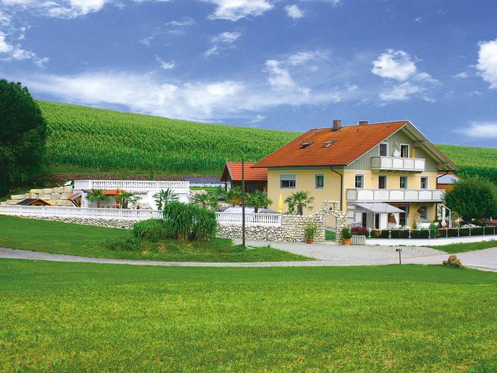 Ferienhaus für 2 Personen, mit Pool und Garten in Bayern