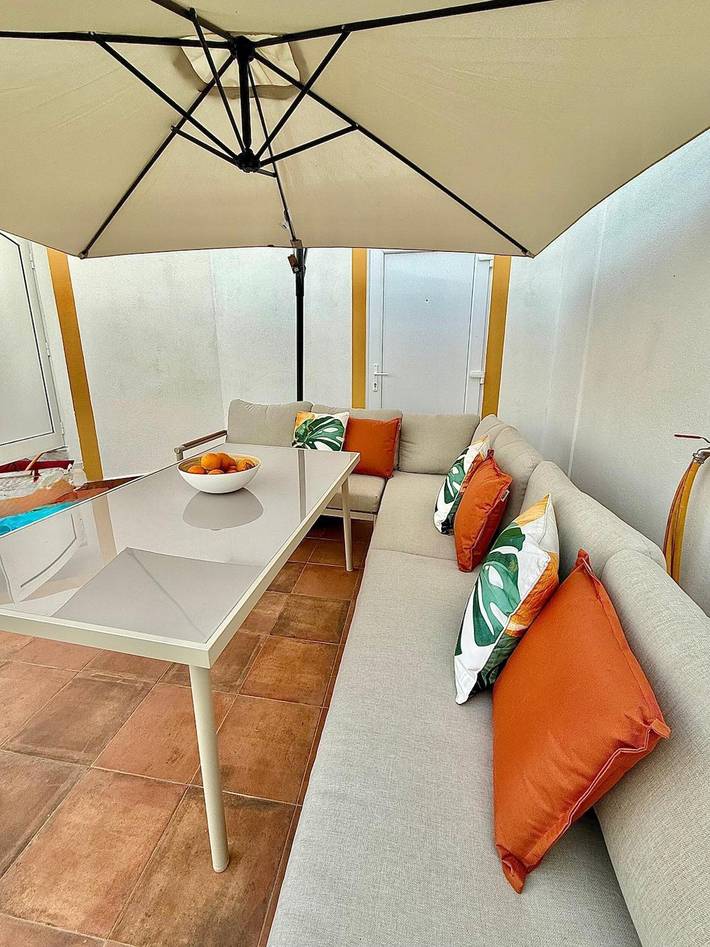 Holiday Home 'Casa Vila De Frades' with Private Terrace, Private Garden and Wi-Fi in Vila de Frades, Beja distrikt