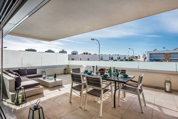Entire apartment, Modern Apartment with Shared Pool, Wi-Fi & Air Conditioning in Albufeira in Albufeira e Olhos de Água, Faro District
