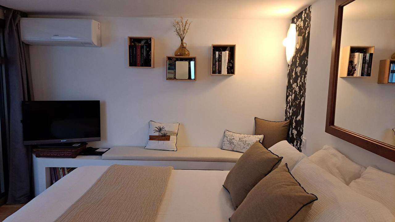 Double Room with Terrace in Aigues-Mortes, Côte d'Améthyste