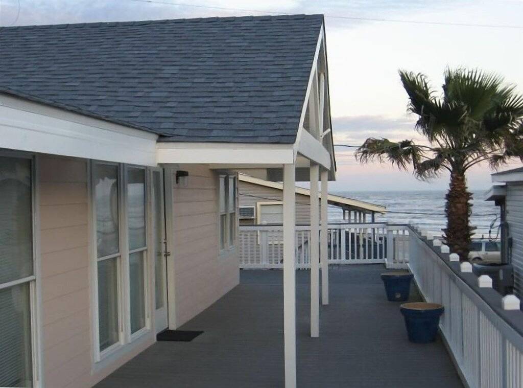 Fantastische Aussicht auf den Strand auf 3 Seiten des riesigen Decks in Galveston Island, Galveston