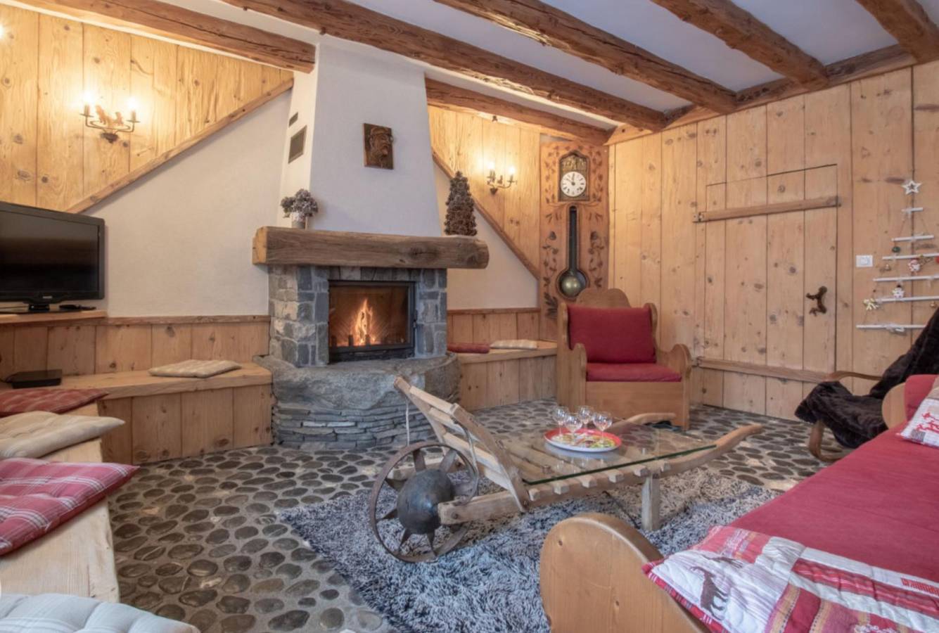 Apartamento entero, Apartamento 'Le Pele - 7 Pers' con vistas a la montaña, jardín privado y Wi-Fi in Taninges, Region Bonneville