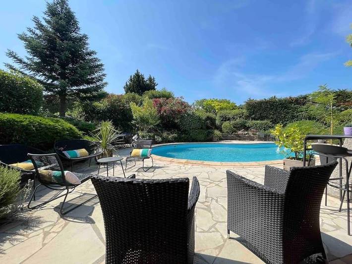 Villa pour 14 personnes, avec vue ainsi que jardin et piscine à Carcassonne