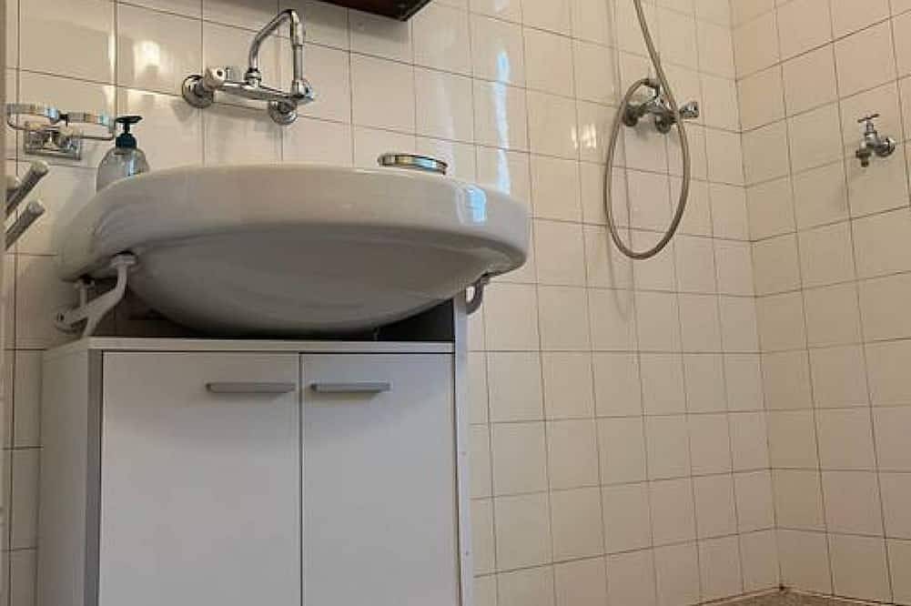 Comfy Room for 3 in a Villa w/ Garden near Danube in Floridsdorf, Wien