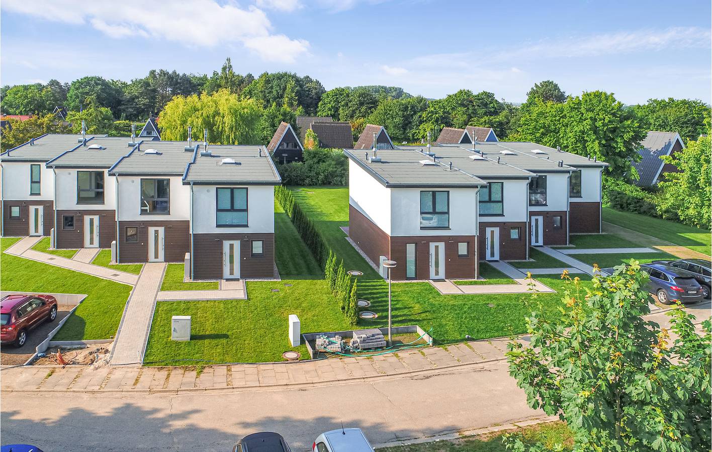 Modern Apartment with Terrace, Parking & Internet, 900m to Beach in Ostseebad Damp, Damp