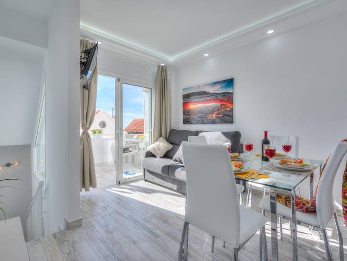 Ferienwohnung für 4 Personen, mit Balkon und Pool sowie Garten, kinderfreundlich in Adeje