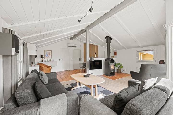 Ferienhaus für 8 Personen, mit Balkon/Terrasse und Whirlpool sowie Terrasse und Sauna in Blavand - 2