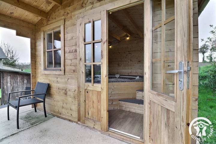 Gîte pour 4 personnes, avec jardin ainsi que jacuzzi et terrasse à Bazouges-la-Pérouse - 2