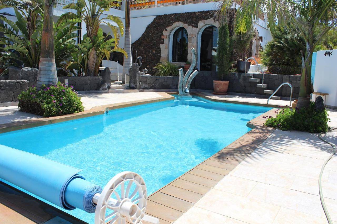 Ganze Wohnung, Villa Niki mit beheiztem Gemeinschaftspool für 2 Appartments in Las Breñas, Yaiza