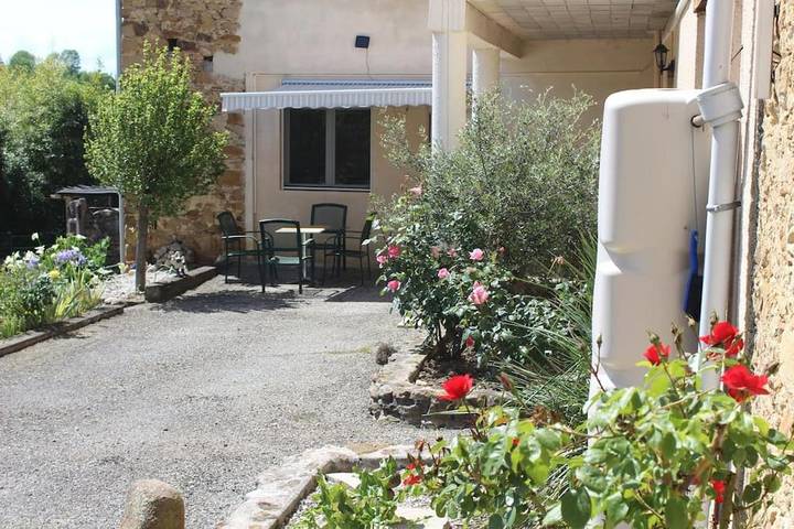 Gîte pour 4 personnes, avec jardin dans Baulou