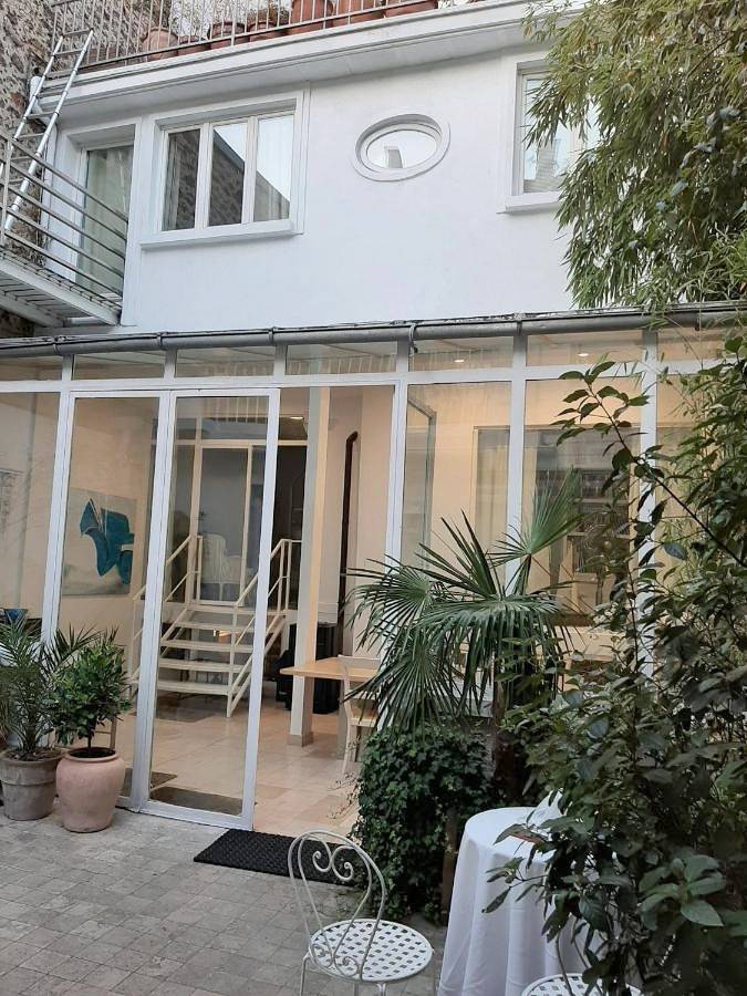 Double Room with Bath in Paris, Île de France