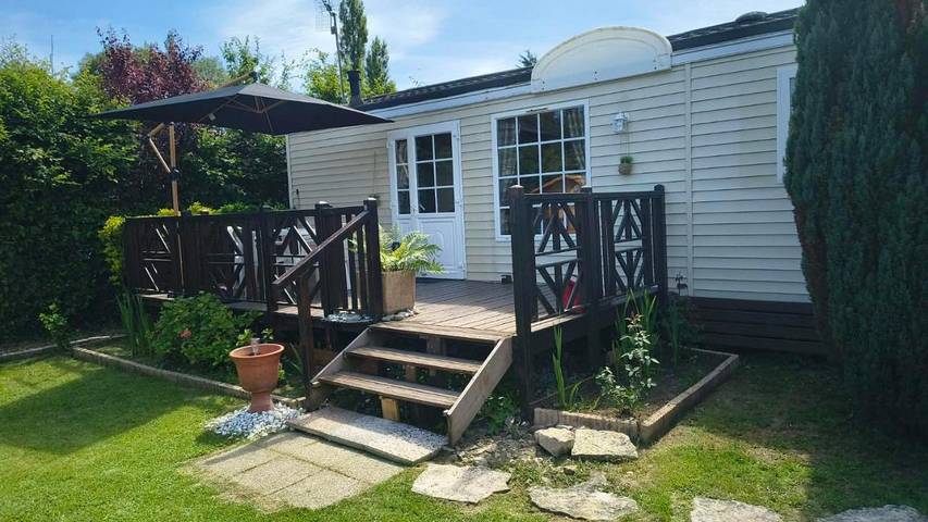Camping pour 4 personnes, avec Terrasse et Jardin ainsi que Piscine et Sauna