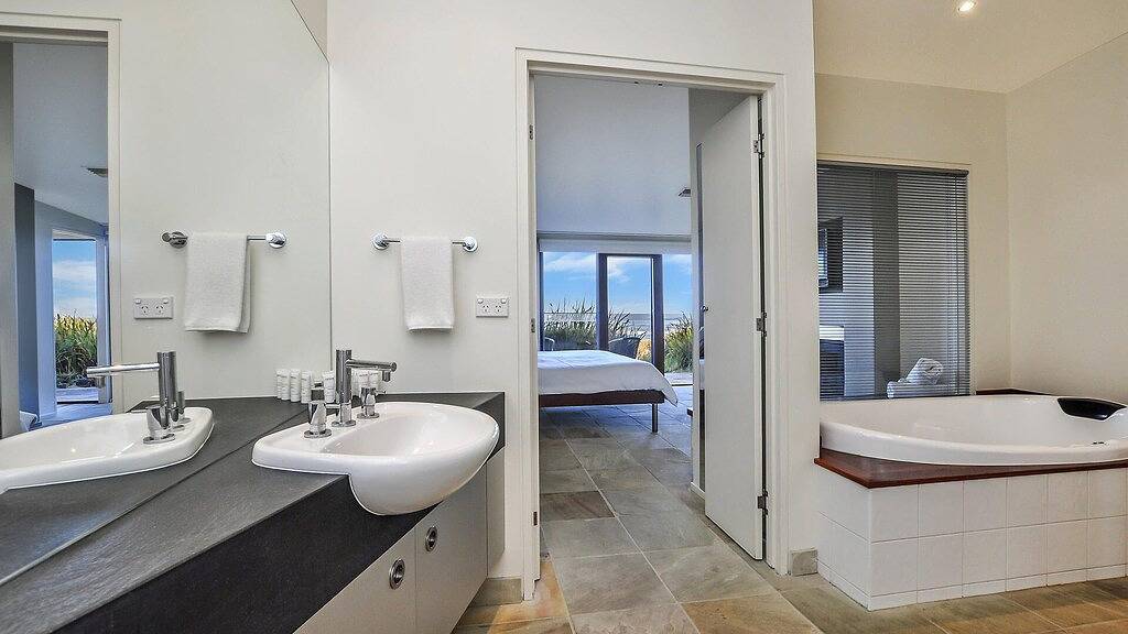 Hearns Beachside Villa 4 in Port Fairy, Shire of Moyne