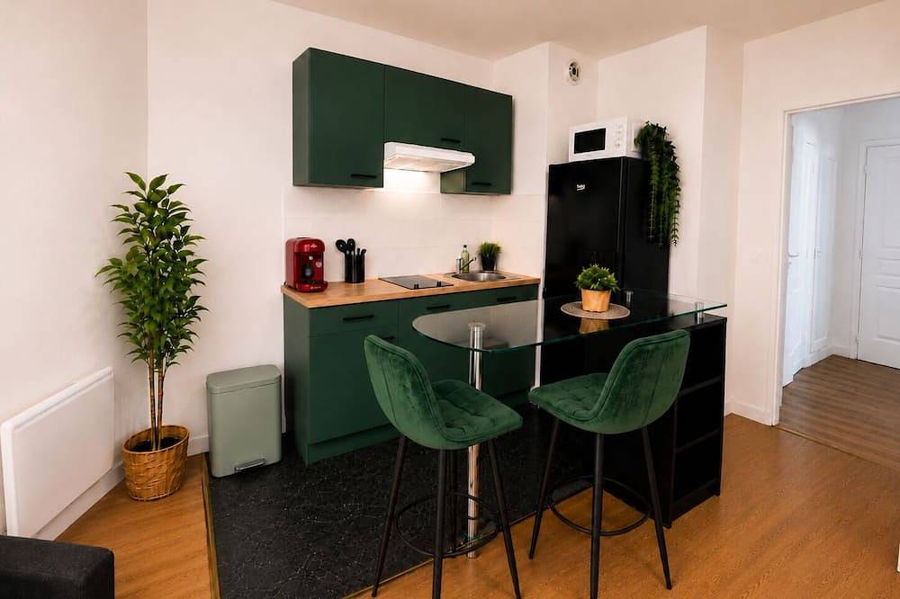 Appartement entier, Grand Studio Cosy & Élégant - Proche Paris in Colombes, Hauts-de-Seine