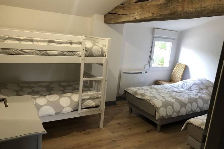 Location de vacances pour 12 personnes, avec piscine ainsi que jardin et terrasse à Sainte-Gemme - 2