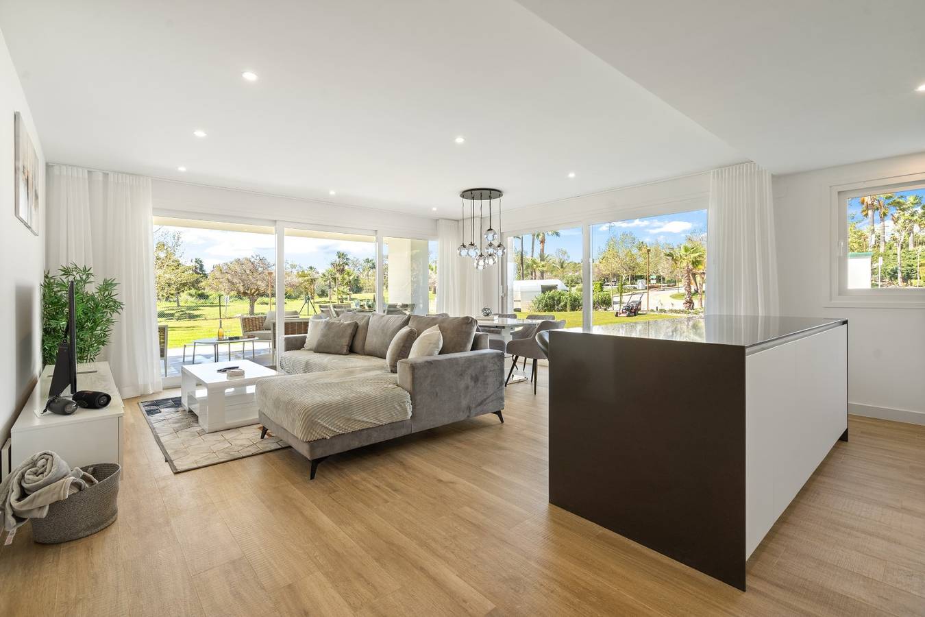 Apartamento entero, Chic 3-Bed Apartment Alcazaba Lagoon in Alcazaba Lagoon, Casares