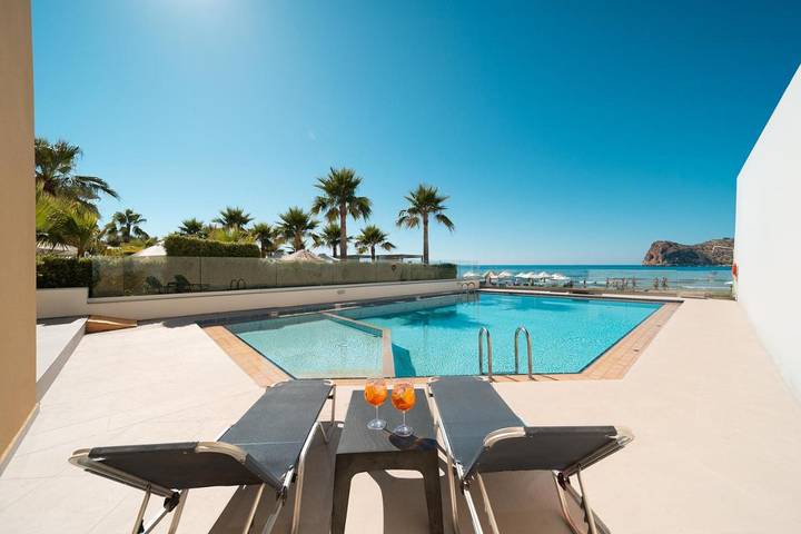 Ferienhaus für 2 Personen, mit Balkon und Terrasse sowie Garten und Pool