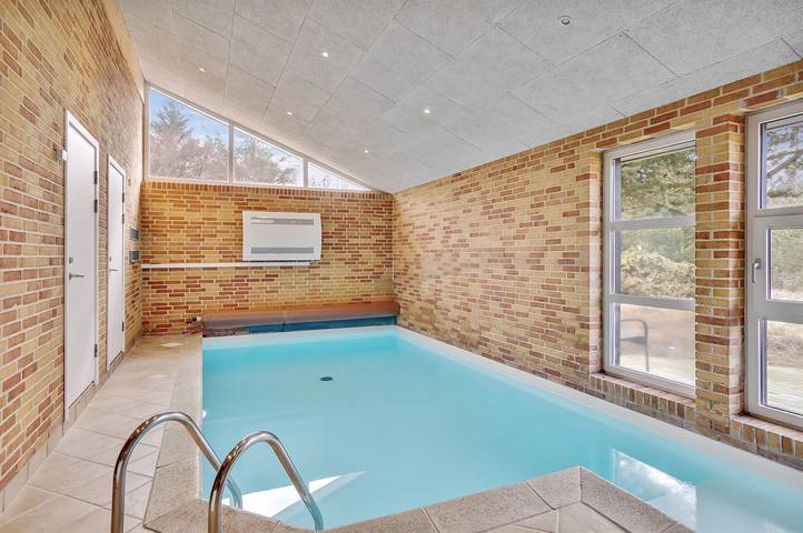 Pet friendly home in Hirtshals with sauna in Hirtshals region, Tannisbucht