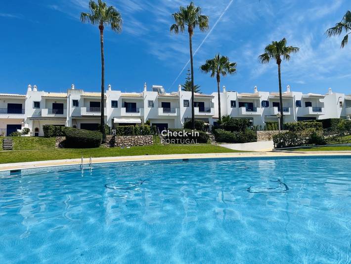 Gîte pour 6 personnes, avec piscine et jardin - 1