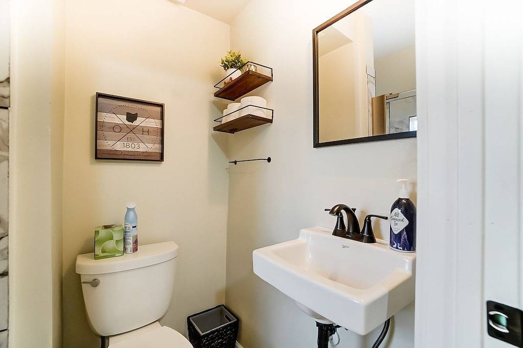 Charming 3 bdr! City location! Great parking! in Columbus, Ohio