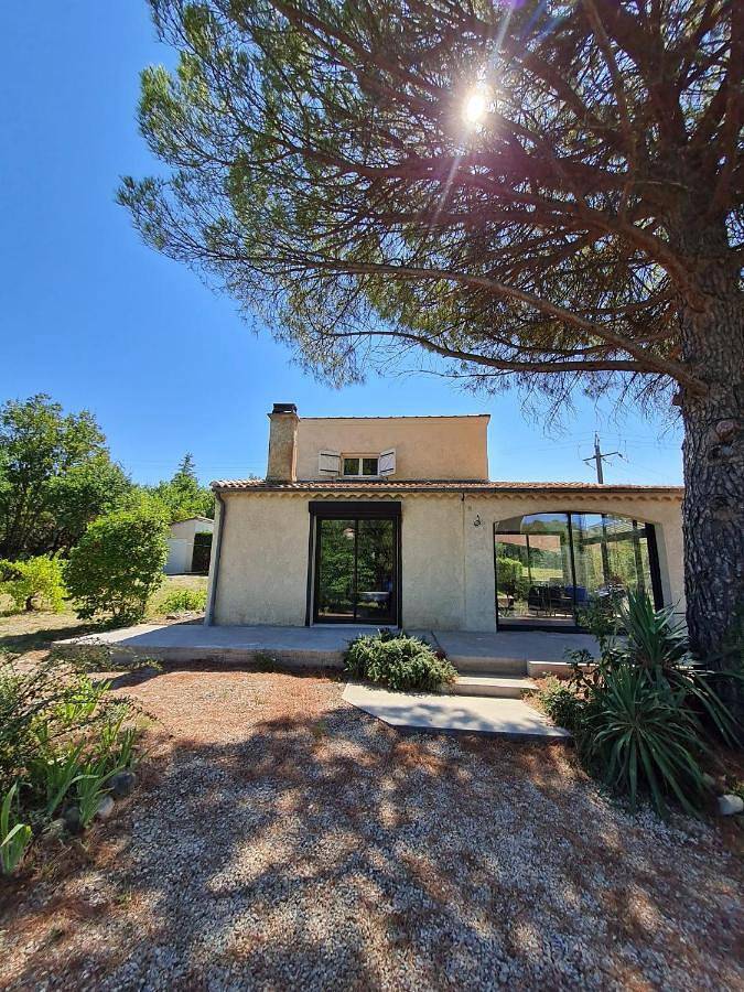 Location de vacances pour 4 personnes, avec vue ainsi que jardin et piscine à Chauzon - 4