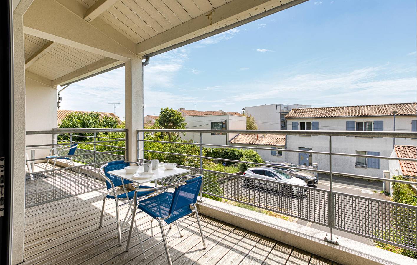 Entire holiday apartment, Cozy Beach Apartment with WiFi and Parking in La Rochelle, La Rochelle region