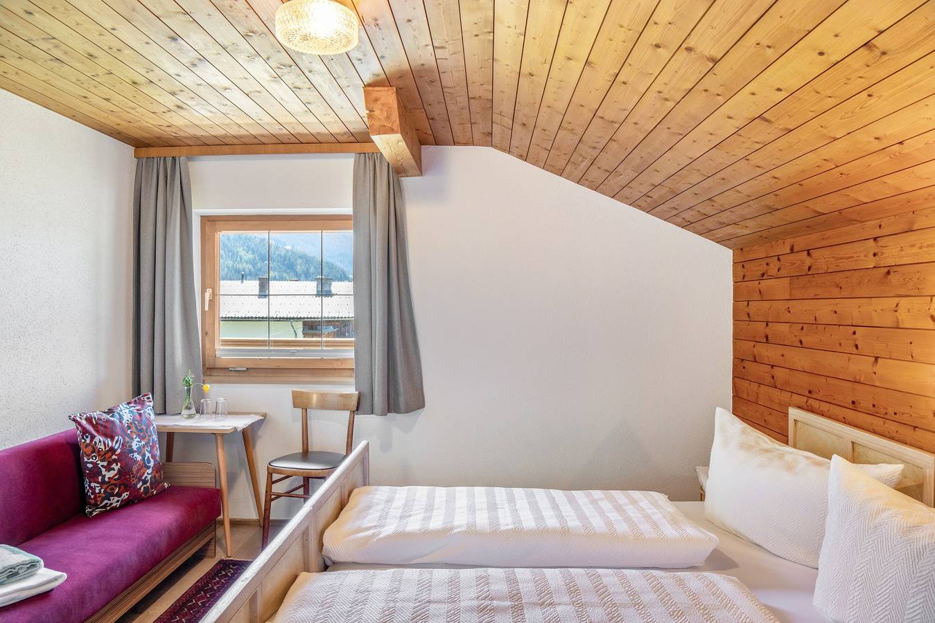Doppelzimmer Hochzillertal im 2. Stock in Stummerberg, Ski-Optimal Hochzillertal