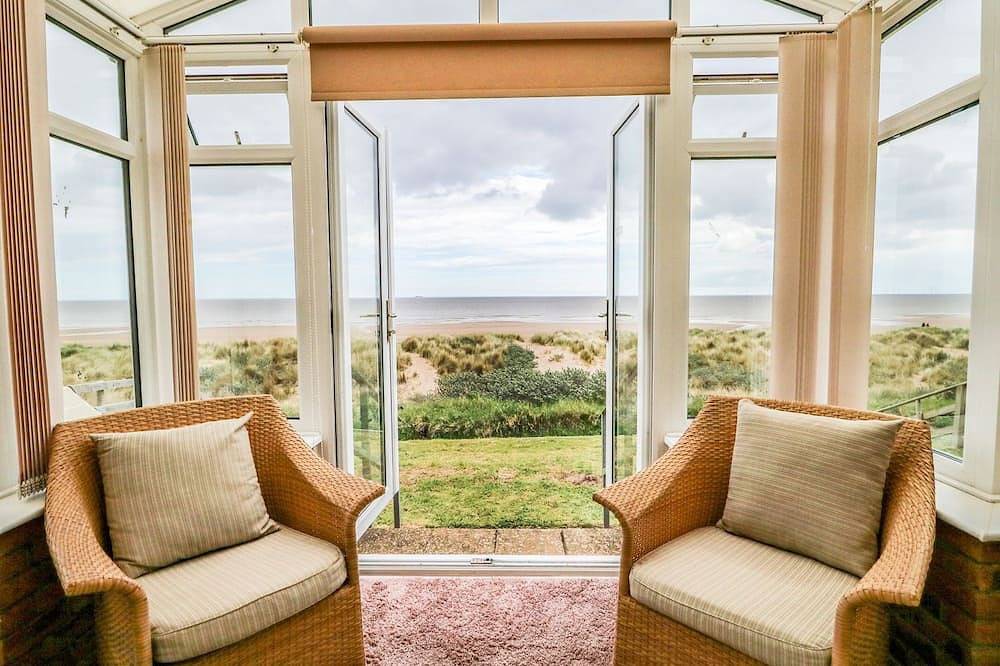 Windyridge, family friendly, with a garden in Chapel St Leonards in Anderby, Lincolnshire