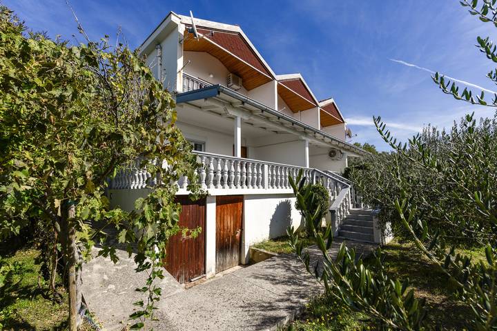 Ganze Ferienwohnung, Wohnung für 2+2 Personen in Ljubač (Dalmatien), Zadar