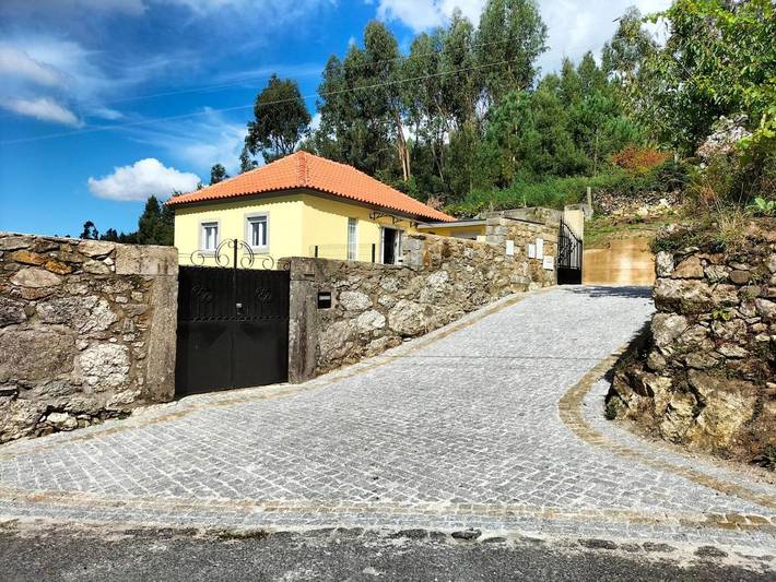 Location de vacances pour 6 personnes, avec vue ainsi que jardin et piscine, adapté aux familles dans Paredes de Coura - 3