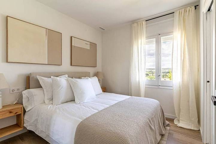 Vista Serena, villa rénovée, piscine, barbecue et à 15 minutes de Barcelone. in Sant Cugat del Vallès, Barcelone l'intérieur des terres