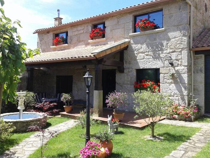 Casa rural para 8 personas, con vistas además de piscina y jardín, Se admiten mascotas en Comarca de Pontevedra - 3