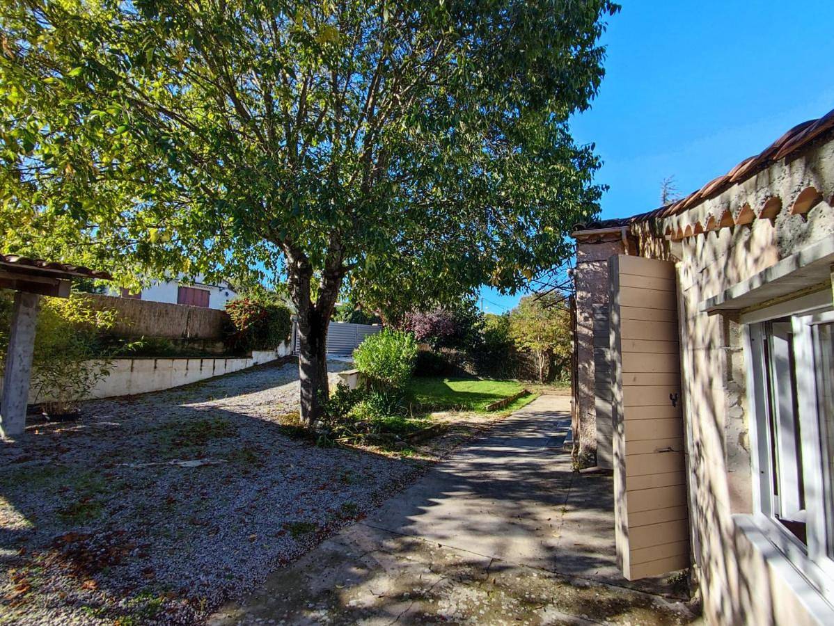 Chambre au coeur du Luberon in Céreste, Parc naturel régional du Luberon