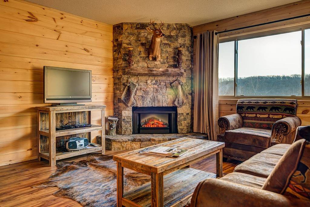 Ganze Wohnung, Umgestaltet, um wie eine Berghütte auszusehen! in Gatlinburg, Sevier County