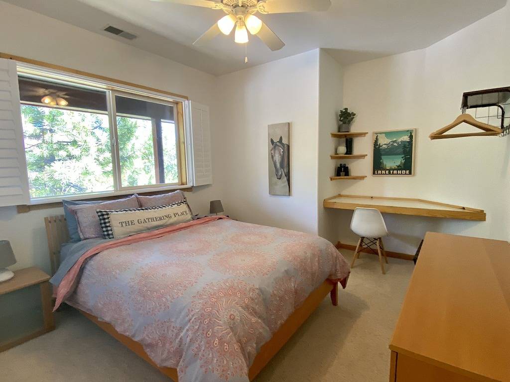 Ganze Wohnung, Neu!! Familienfreundlich, herrliche Aussicht und Schritte zum Tahoe Donner Ski Hill in Truckee, Donner Lake