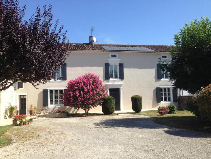 Chambre d’hôte pour 2 personnes, avec vue ainsi que terrasse et jardin à Néré