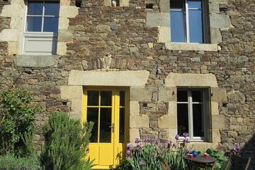 Gîte pour 4 personnes, avec jardin et terrasse à Évran