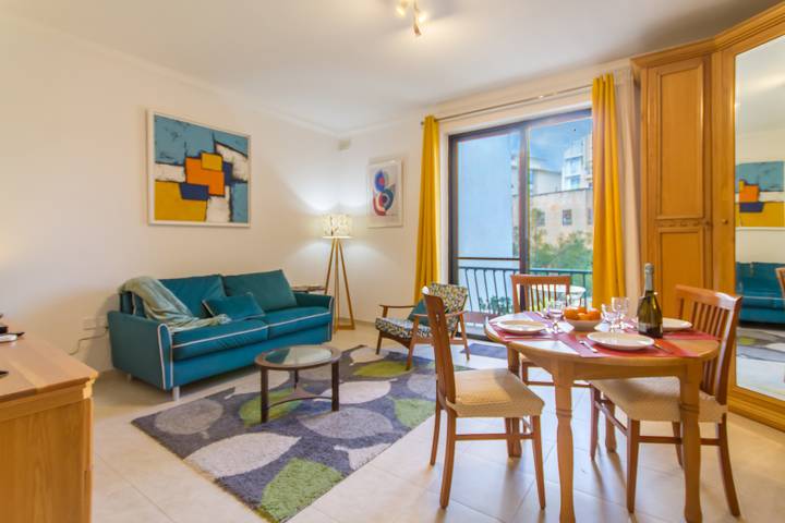 Gîte pour 4 personnes, avec balcon, adapté aux familles dans Tas-Sliema