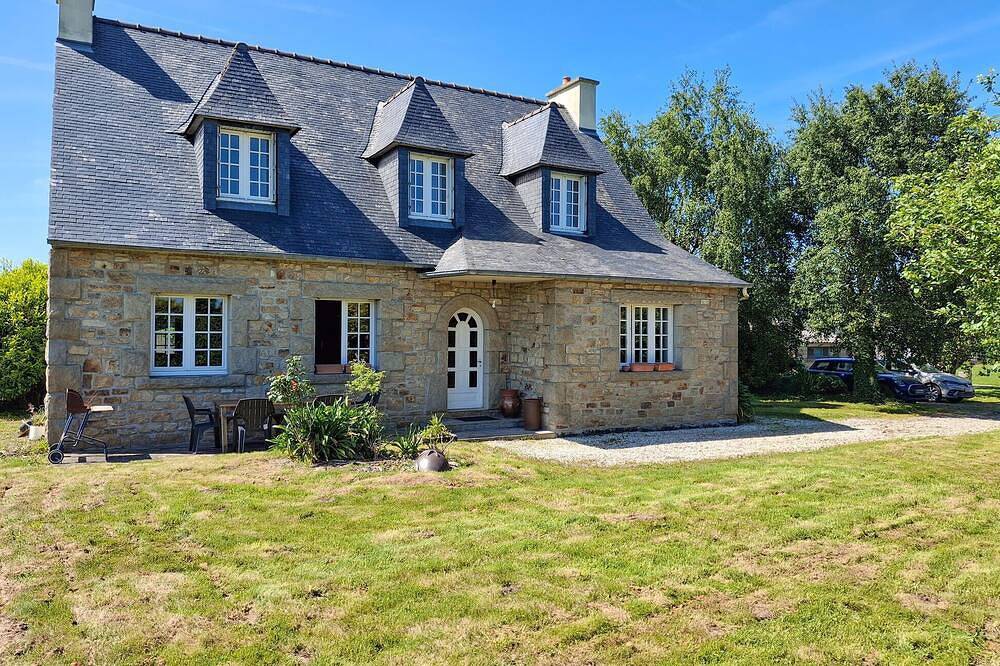 4 bedroom stunning home in Plouigneau in Plouigneau, Ceinture Dorée