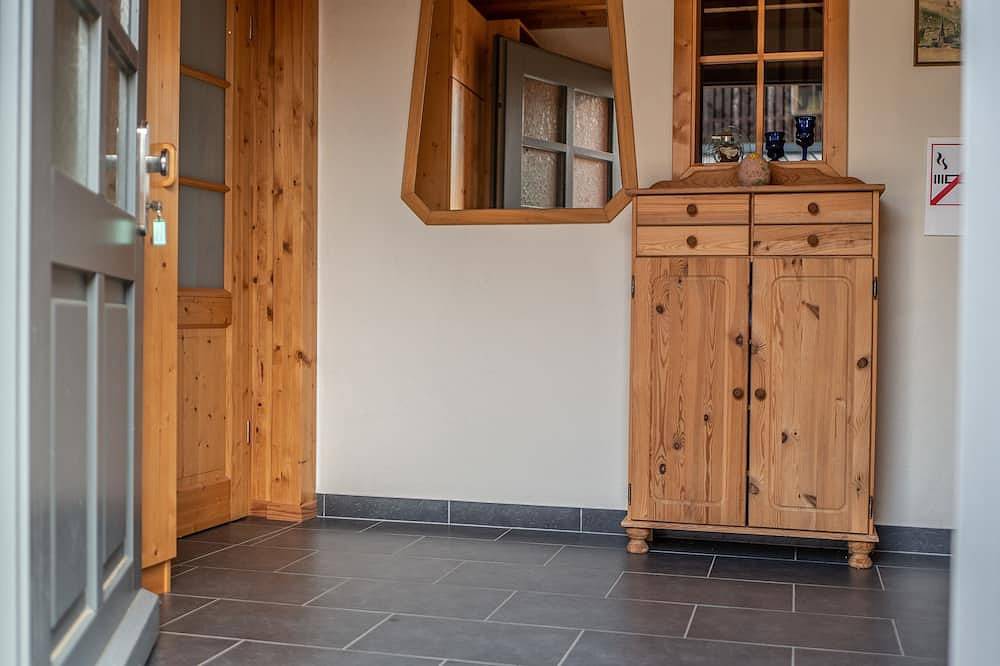 Ganze Wohnung, Wohnen in der Alten Burg Hersdorf in Hersdorf, Naturpark Hohes Venn-Eifel