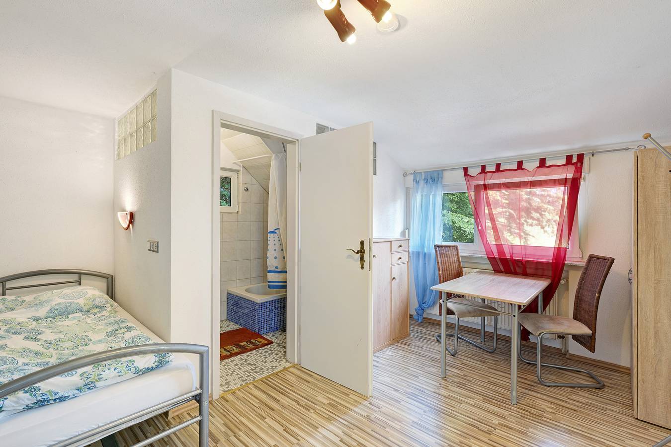 Habitación '3' con terraza compartida y Wi-Fi in Baden-Baden, Northern Black Forest