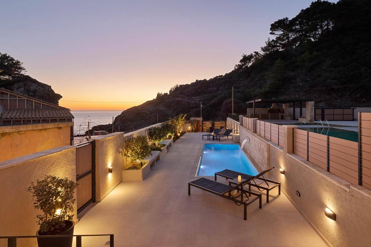 Villa Sofimar by the beach in Πέλεκα, Κέρκυρα