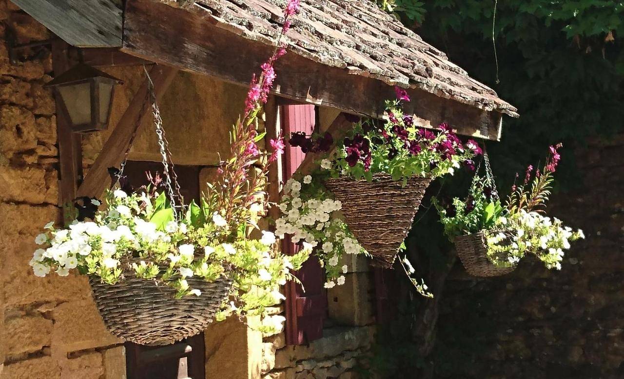 La Libellule and Le Papillon gites at Les Leroux, near Frayssinet-le-Gelat in Frayssinet-le-Gélat, Quercy