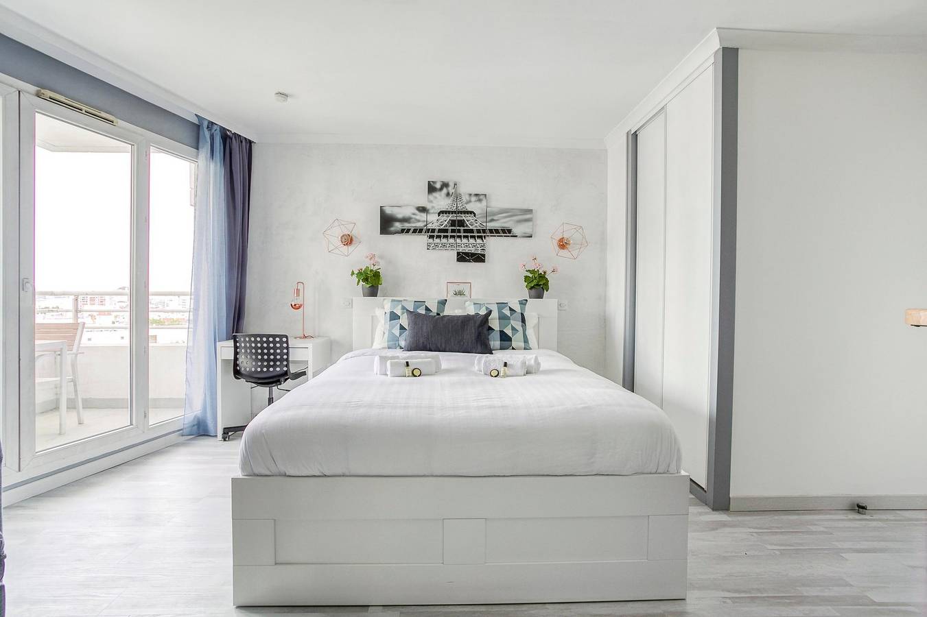 Studio entier, Joli studio à Courbevoie - La Defense in Courbevoie, Hauts-de-Seine