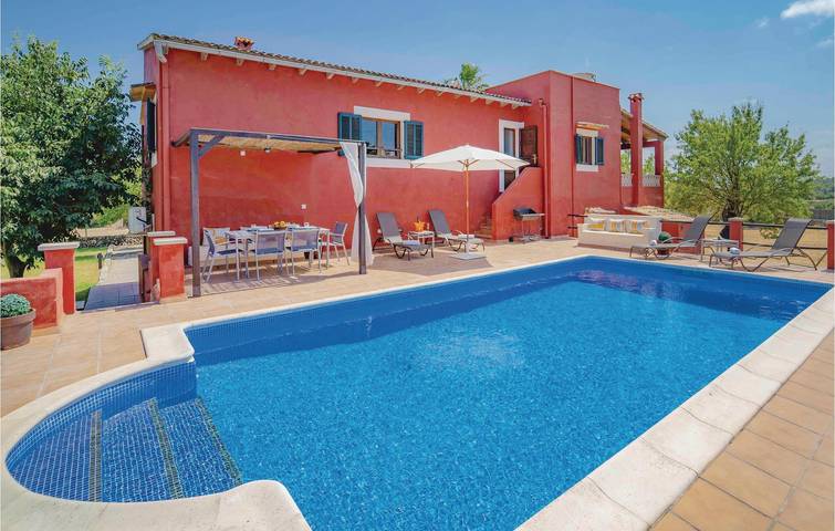 Poolside Apartment near Playa de Alcúdia in Alcúdia, Coast of Mallorca