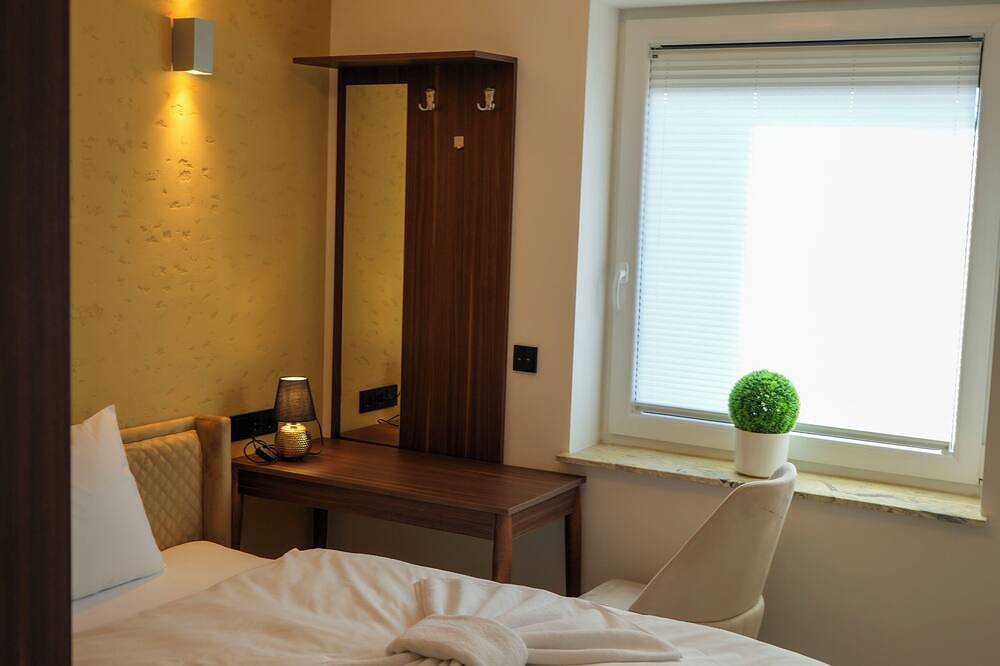 Ganze Wohnung, Business & Messe Apartment • Monteure • 3 Zimmer • Balkon • Küche • No3 in Berenbostel, Garbsen