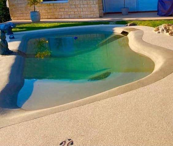 Chambre d’hôte pour 2 personnes, avec piscine et terrasse ainsi que jardin et vue, animaux acceptés à Contes