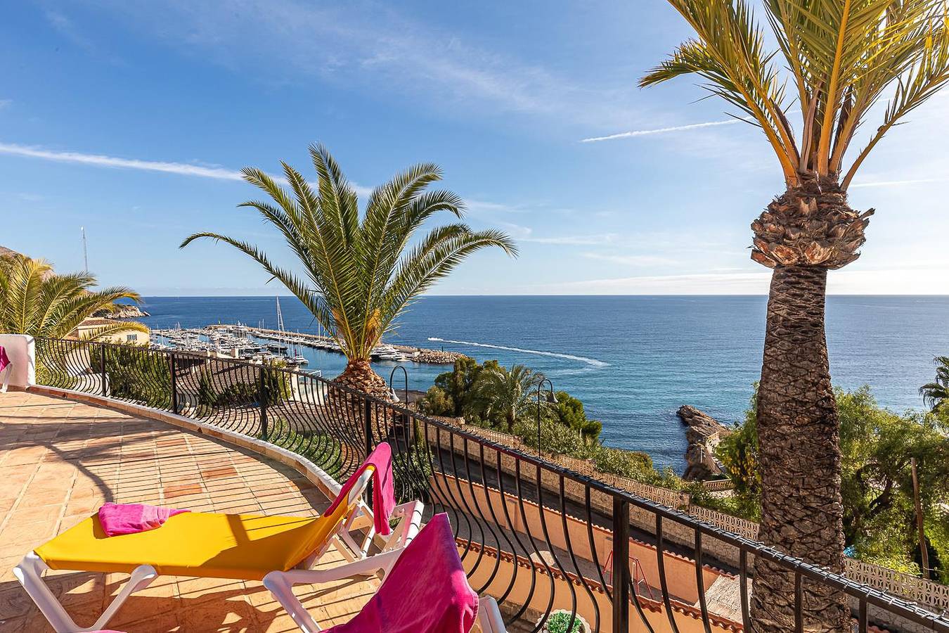 Villa Campomanus in Pueblo Mascarat, Altea