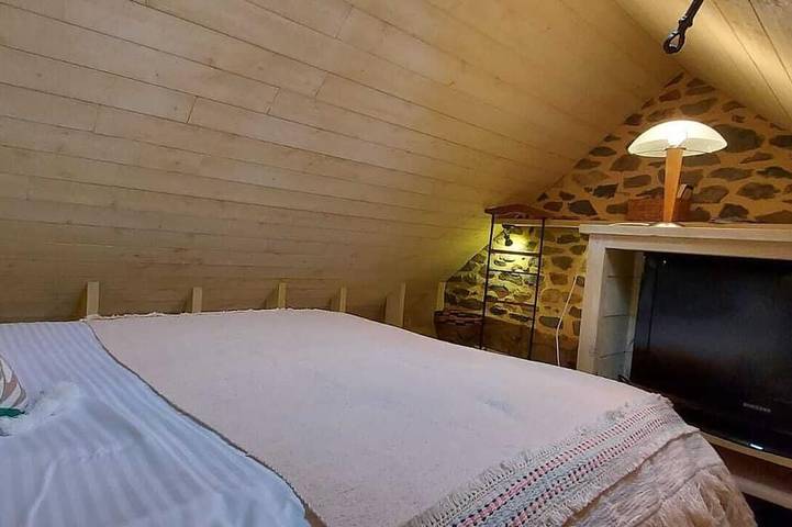 Gîte pour 2 personnes, avec terrasse ainsi que piscine et jardin dans Argences en Aubrac - 3